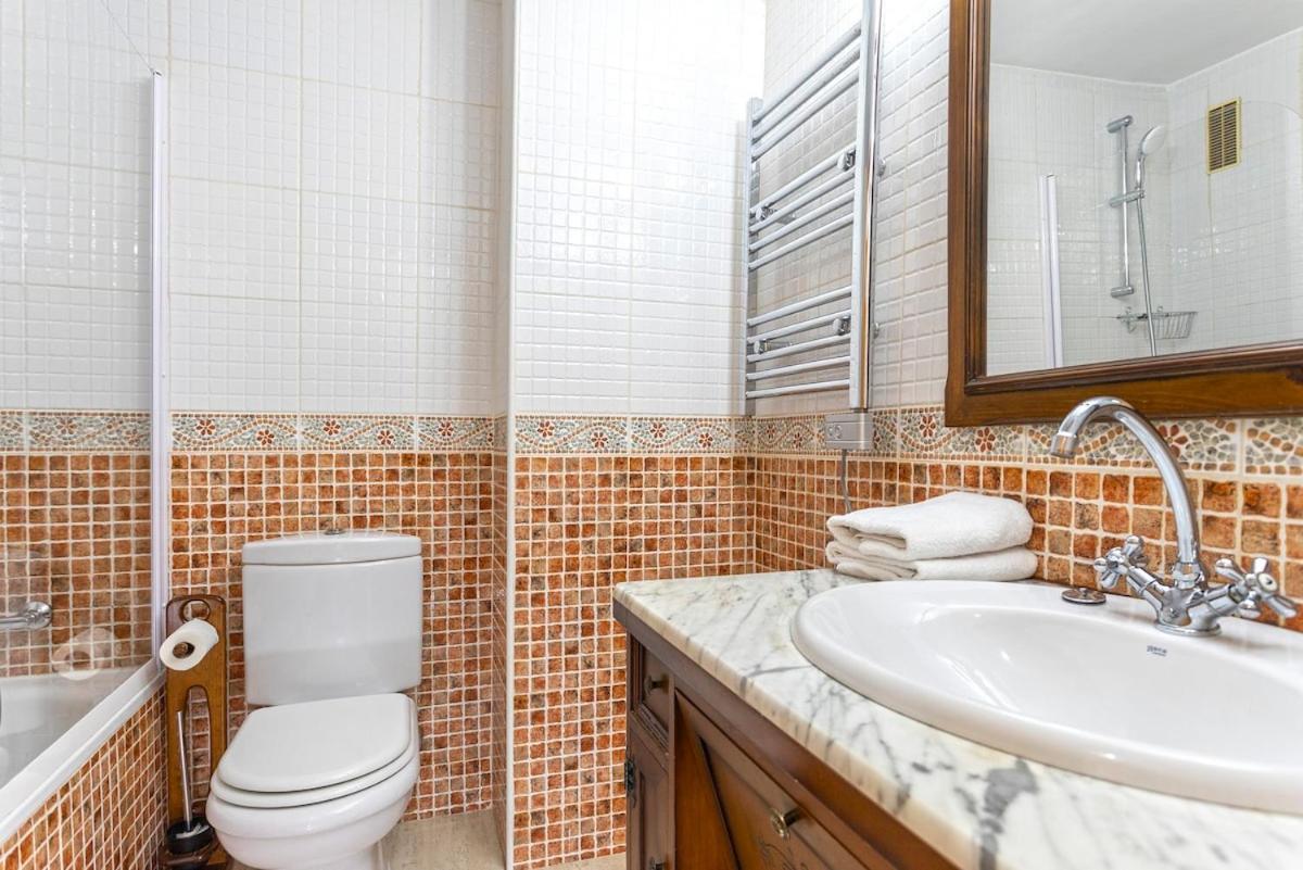-Malagasunapts- West Beach Malaga Seafood & Relax Εξωτερικό φωτογραφία